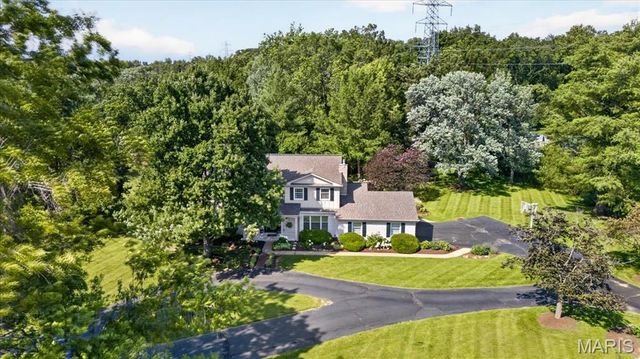 13231 Thornhill Drive, Town And Country, MO 63131