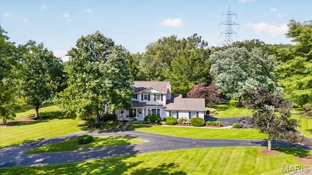 13231 Thornhill Drive, Town And Country, MO 63131