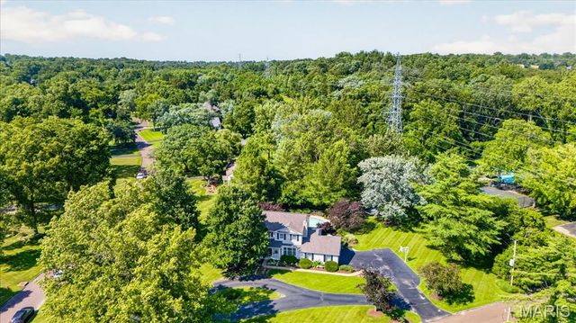 13231 Thornhill Drive, Town And Country, MO 63131