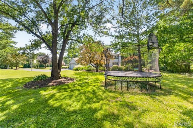 13231 Thornhill Drive, Town And Country, MO 63131