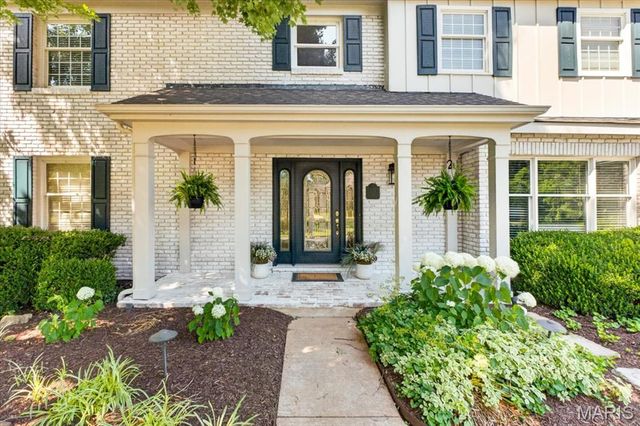 13231 Thornhill Drive, Town And Country, MO 63131