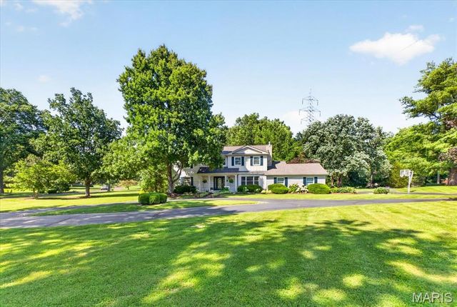 13231 Thornhill Drive, Town And Country, MO 63131