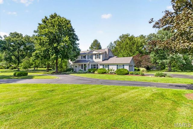 13231 Thornhill Drive, Town And Country, MO 63131