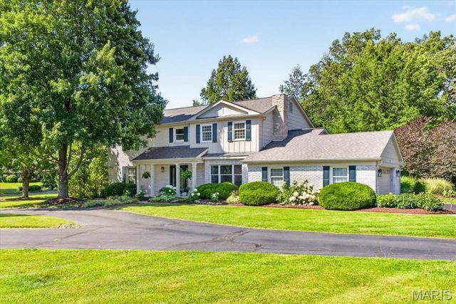 13231 Thornhill Drive, Town And Country, MO 63131