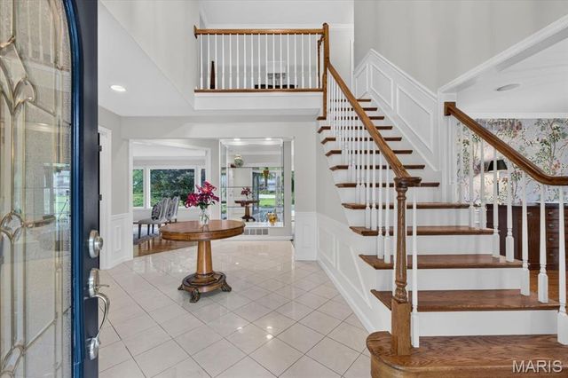 13231 Thornhill Drive, Town And Country, MO 63131
