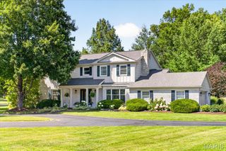 13231 Thornhill Drive, Town And Country, MO 63131