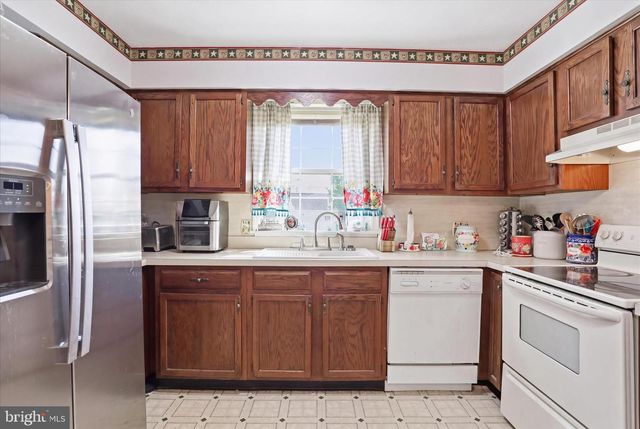 14 WINDSOR LN, Bunker Hill, WV 25413
