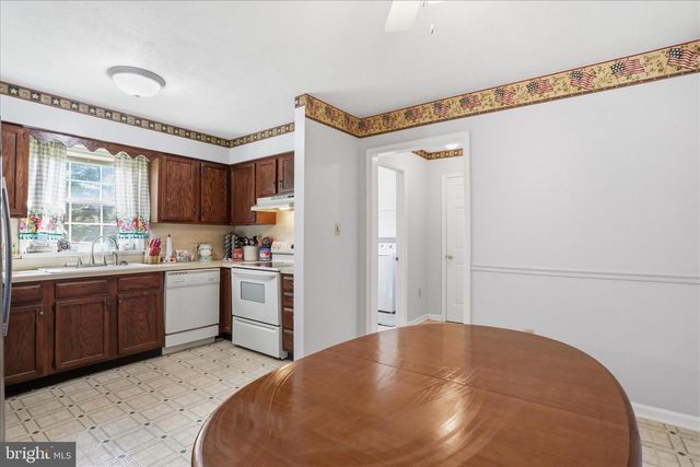 14 WINDSOR LN, Bunker Hill, WV 25413