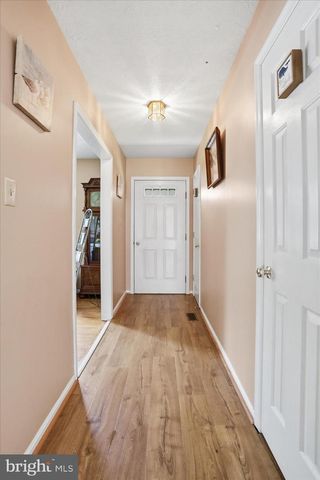 14 WINDSOR LN, Bunker Hill, WV 25413