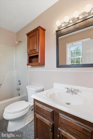 14 WINDSOR LN, Bunker Hill, WV 25413