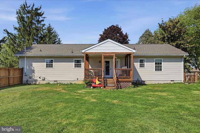 14 WINDSOR LN, Bunker Hill, WV 25413