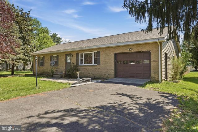 14 WINDSOR LN, Bunker Hill, WV 25413