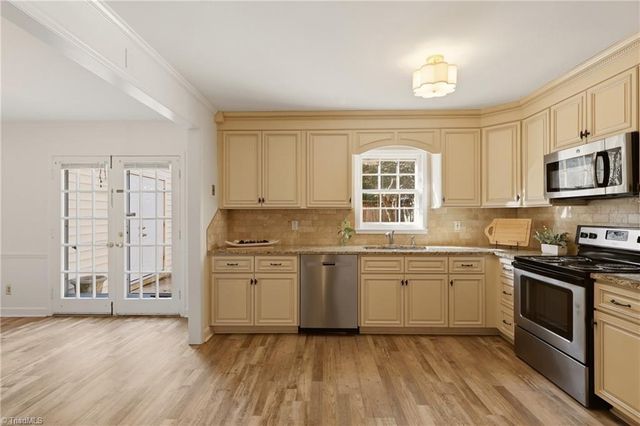 3204 Regents Park Lane E, Greensboro, NC 27455