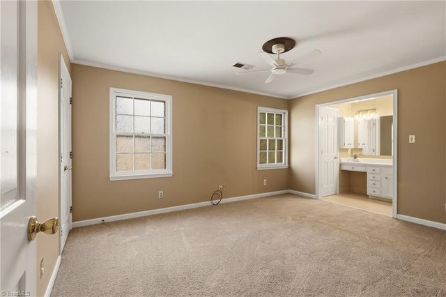 3204 Regents Park Lane E, Greensboro, NC 27455