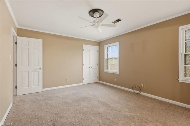 3204 Regents Park Lane E, Greensboro, NC 27455