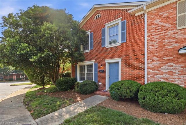 3204 Regents Park Lane E, Greensboro, NC 27455