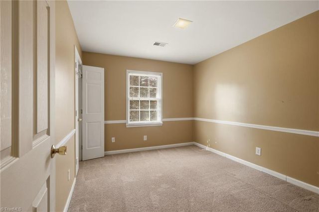 3204 Regents Park Lane E, Greensboro, NC 27455