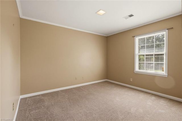 3204 Regents Park Lane E, Greensboro, NC 27455