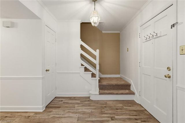 3204 Regents Park Lane E, Greensboro, NC 27455