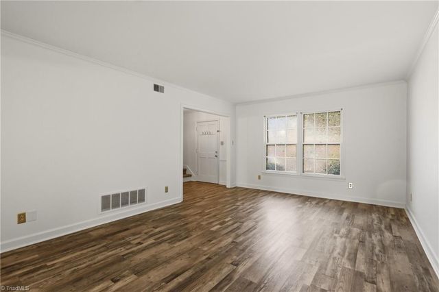3204 Regents Park Lane E, Greensboro, NC 27455