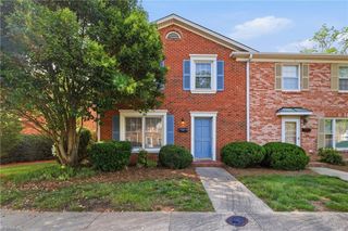 3204 Regents Park Lane E, Greensboro, NC 27455