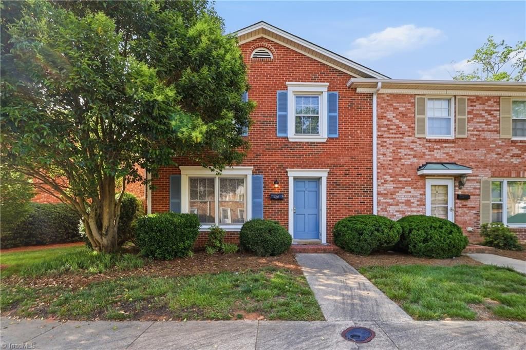 3204 Regents Park Lane E, Greensboro, NC 27455