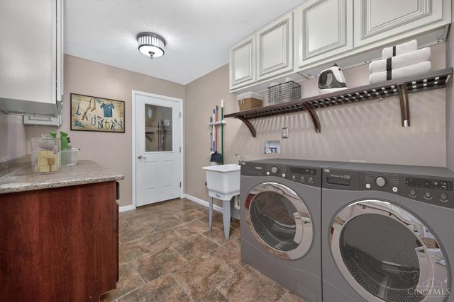 1331 Cathy, Amelia, OH 45102