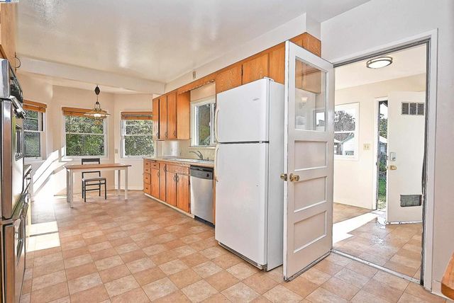 181 E Lewelling Blvd, San Lorenzo, CA 94580