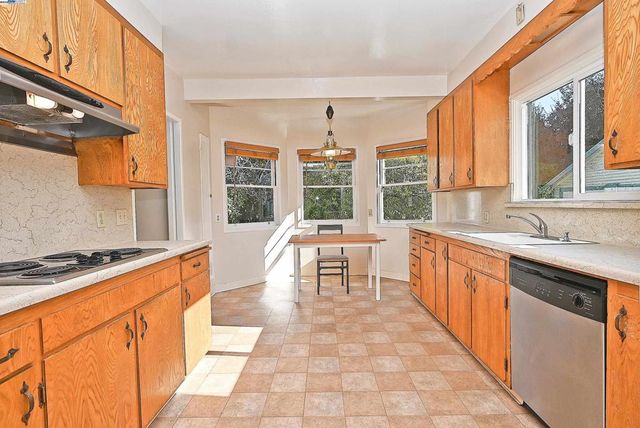 181 E Lewelling Blvd, San Lorenzo, CA 94580