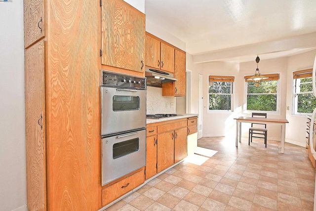 181 E Lewelling Blvd, San Lorenzo, CA 94580