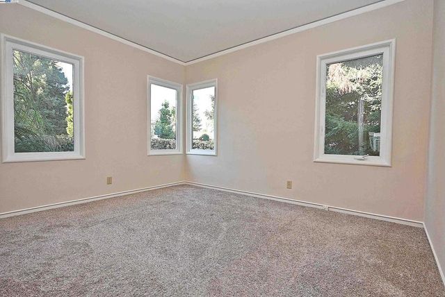 181 E Lewelling Blvd, San Lorenzo, CA 94580