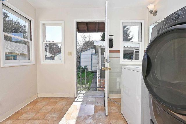 181 E Lewelling Blvd, San Lorenzo, CA 94580