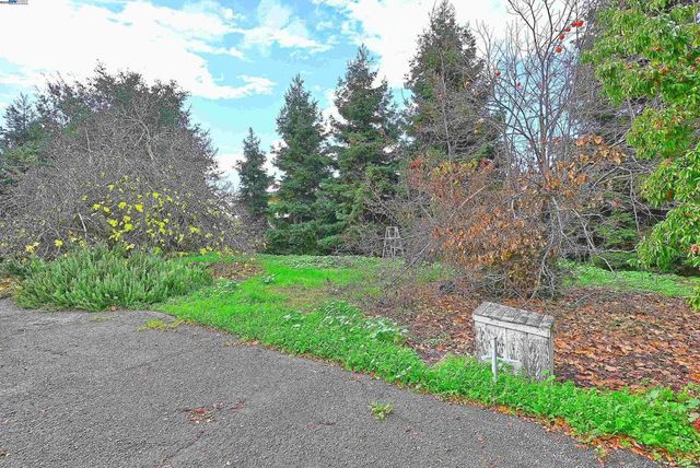 181 E Lewelling Blvd, San Lorenzo, CA 94580