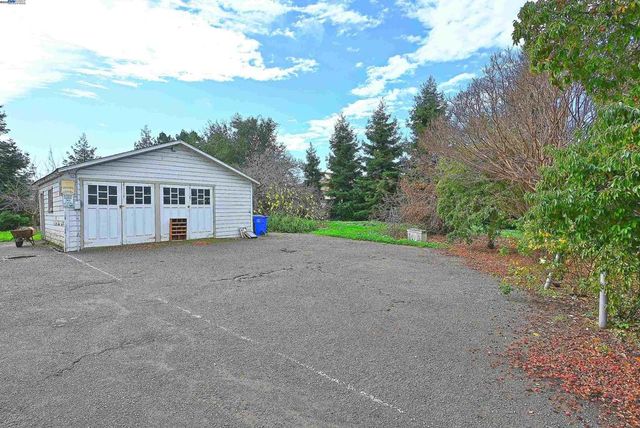 181 E Lewelling Blvd, San Lorenzo, CA 94580