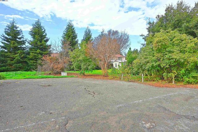 181 E Lewelling Blvd, San Lorenzo, CA 94580