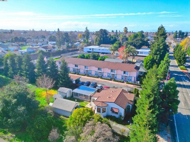 181 E Lewelling Blvd, San Lorenzo, CA 94580