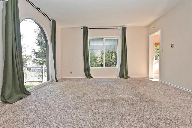 181 E Lewelling Blvd, San Lorenzo, CA 94580