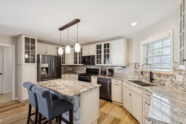 1545 Silver Valley Drive, Dewitt, IA 52742