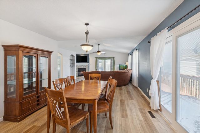 1545 Silver Valley Drive, Dewitt, IA 52742