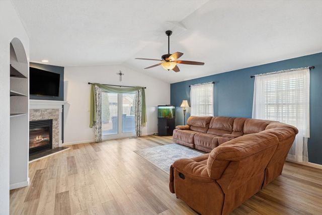 1545 Silver Valley Drive, Dewitt, IA 52742