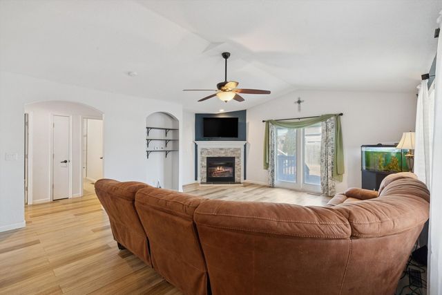 1545 Silver Valley Drive, Dewitt, IA 52742