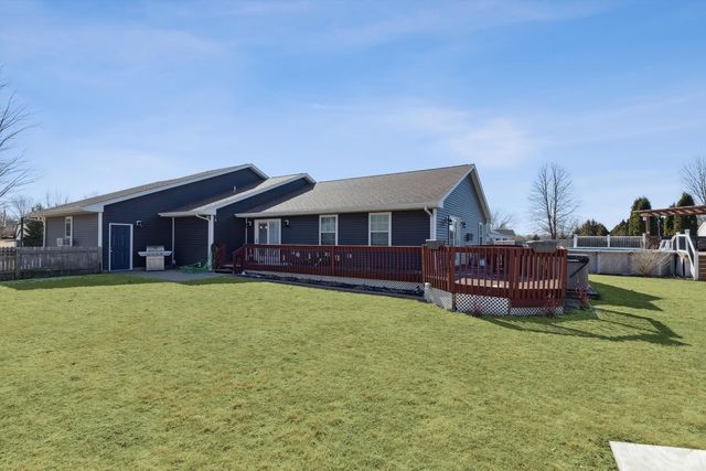 1545 Silver Valley Drive, Dewitt, IA 52742