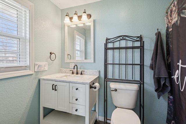 1545 Silver Valley Drive, Dewitt, IA 52742