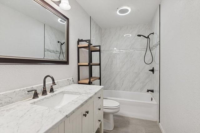 1545 Silver Valley Drive, Dewitt, IA 52742