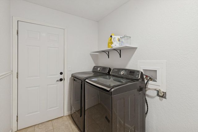 1545 Silver Valley Drive, Dewitt, IA 52742