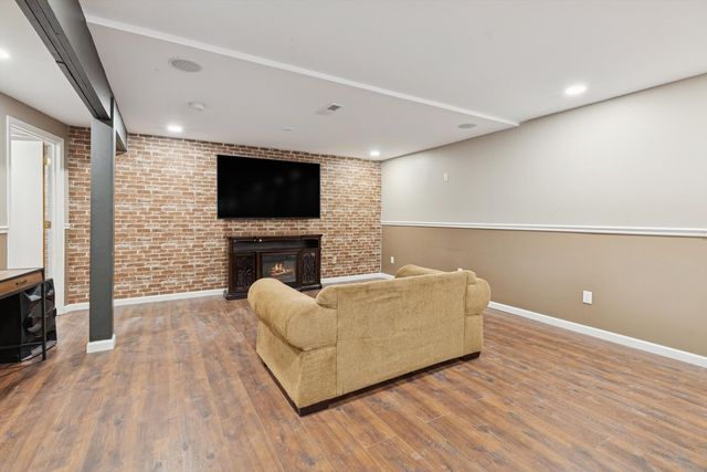 1545 Silver Valley Drive, Dewitt, IA 52742