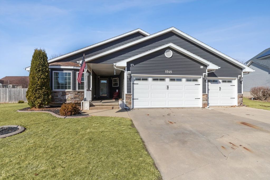1545 Silver Valley Drive, Dewitt, IA 52742