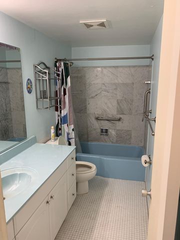 2453 NE 51st Street D316, Fort Lauderdale, FL 33308