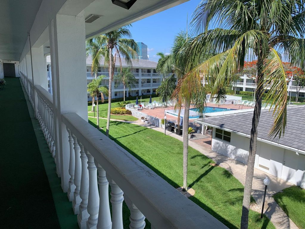 2453 NE 51st Street D316, Fort Lauderdale, FL 33308