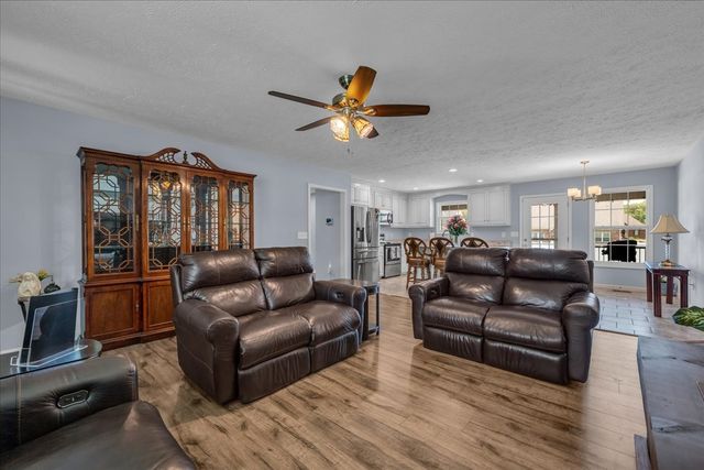 1841 Hills Chapel Rd, Manchester, TN 37355